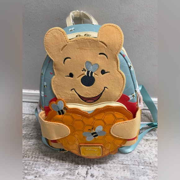 NWT Loungefly Winnie the Pooh Honey Scented Heart Love Backpack and wallet sets - Picture 3 of 9